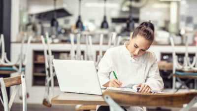 How to become a food and beverage director